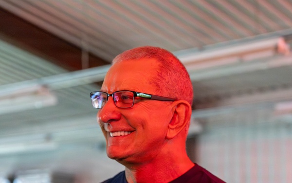 Celebrity Chef Robert Irvine Serves Fort Sill Soldiers