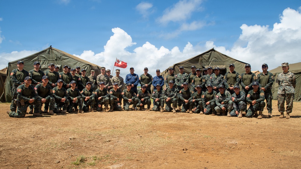 Peruvian vice admiral visits 15th MEU, Peruvian service members