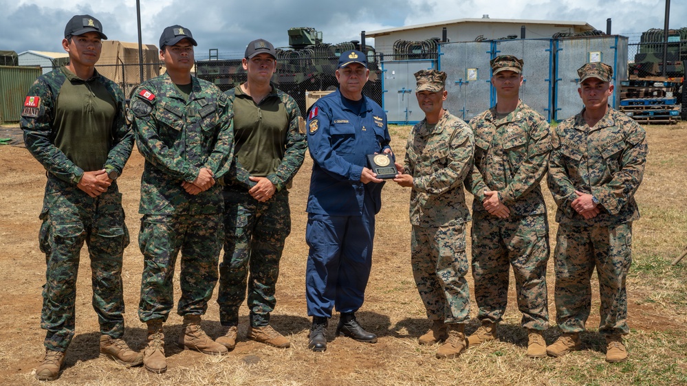 Peruvian vice admiral visits 15th MEU, Peruvian service members