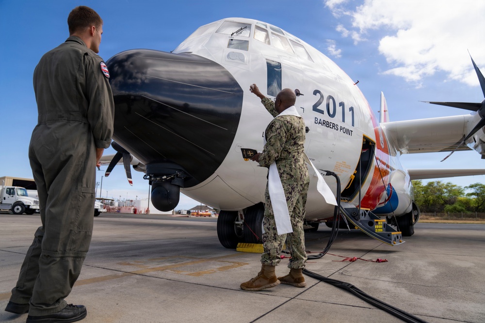 Chaplains and Chaplain Candidates Tour Coast Guard Air Station Barber's Point