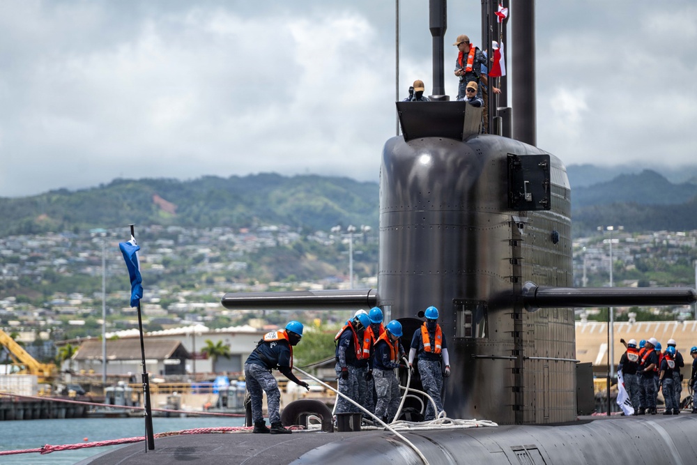 Republic of Korea submarine Dosan Ahn Changho (SS 083) departs Hawaii
