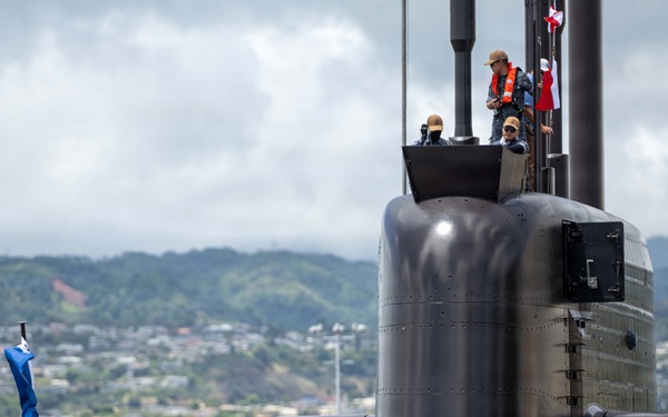 Republic of Korea submarine Dosan Ahn Changho (SS 083) departs Hawaii