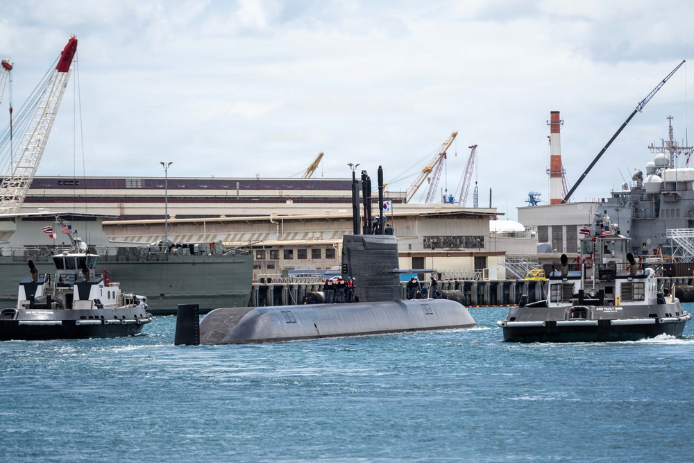 Republic of Korea submarine Dosan Ahn Changho (SS 083) departs Hawaii