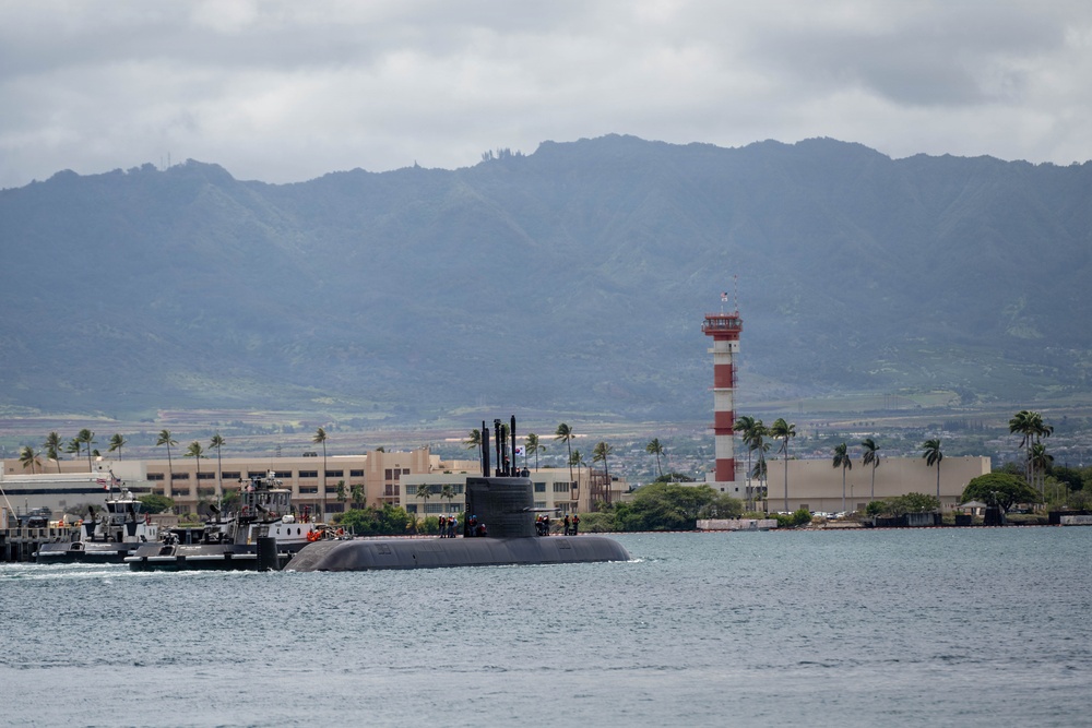 Republic of Korea submarine Dosan Ahn Changho (SS 083) departs Hawaii