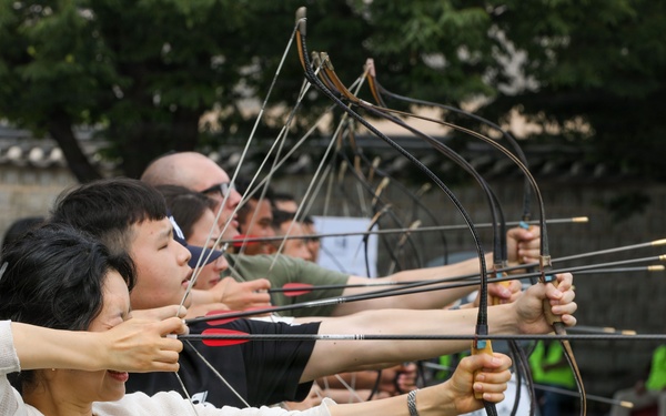 HeadStart Program takes Yongsan-Casey Soldiers to Suwon
