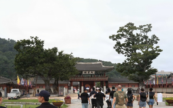 HeadStart Program takes Yongsan-Casey Soldiers to Suwon