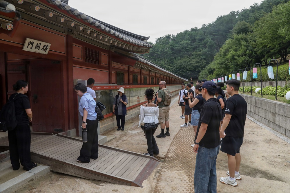 HeadStart Program takes Yongsan-Casey Soldiers to Suwon