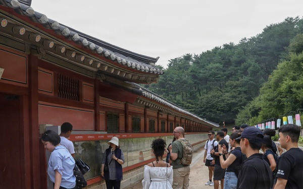 HeadStart Program takes Yongsan-Casey Soldiers to Suwon