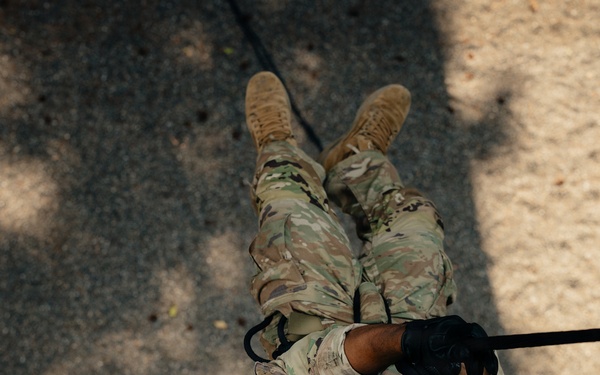 USARPAC Best Squad 2026 Rappel Tower