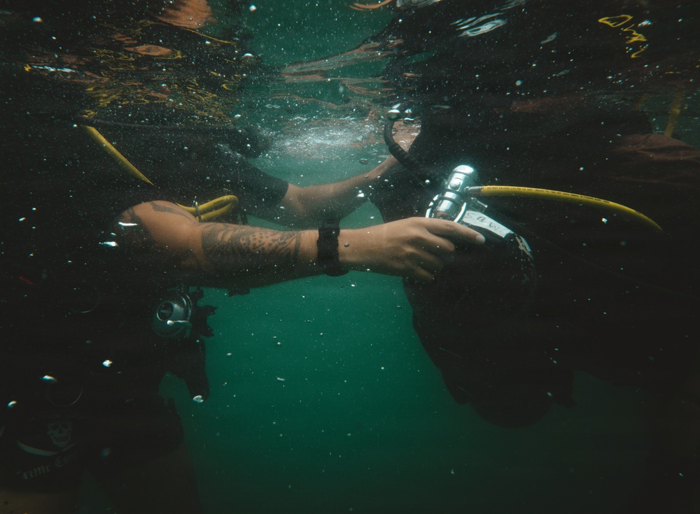U.S. Navy divers prepare for salvage dive during RIMPAC 2026