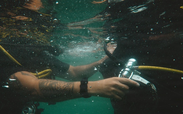 U.S. Navy divers prepare for salvage dive during RIMPAC 2026