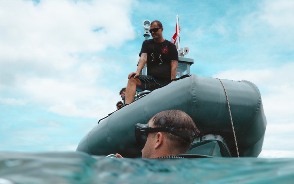 U.S. Navy divers prepare for salvage dive during RIMPAC 2026