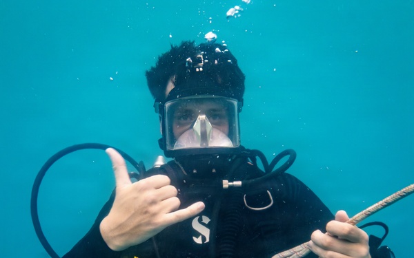 Royal Canadian Navy divers conduct salvage training during RIMPAC 2026