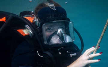Royal Canadian Navy divers conduct salvage training during RIMPAC 2026