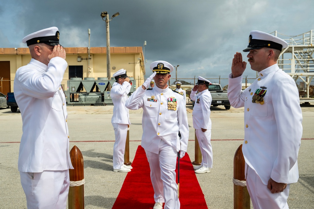 USS Tucson holds change of command