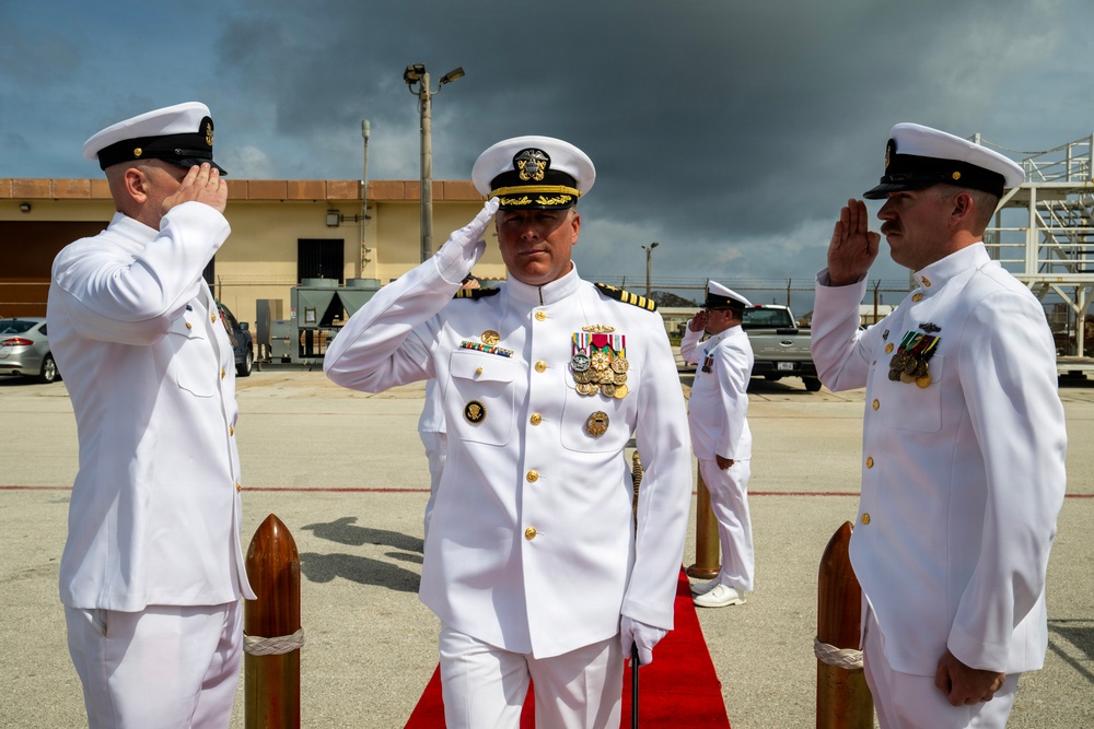 USS Tucson holds change of command
