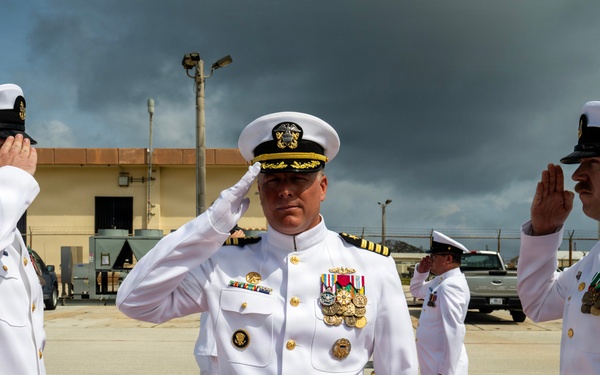 USS Tucson holds change of command