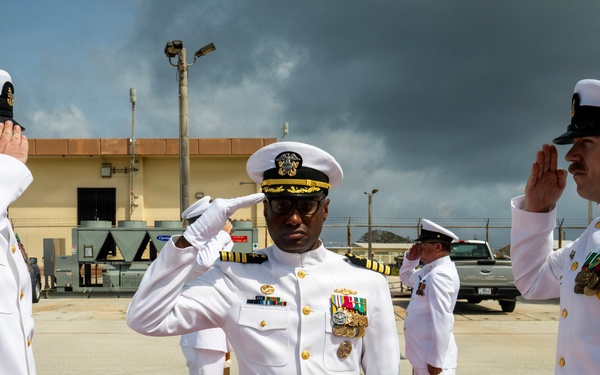 USS Tucson holds change of command