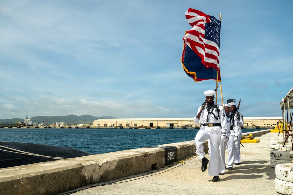 USS Tucson holds change of command