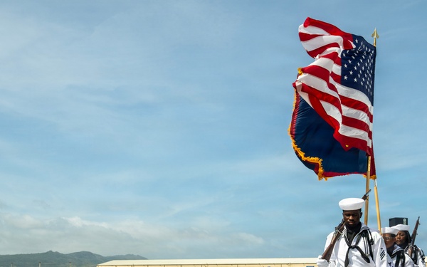 USS Tucson holds change of command