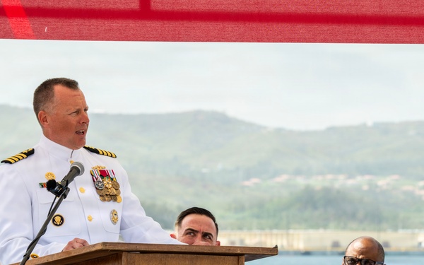 USS Tucson holds change of command