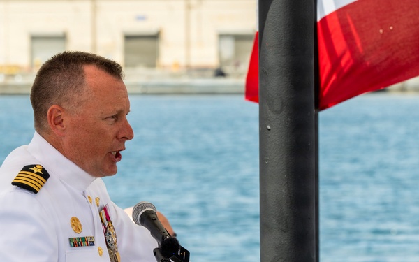 USS Tucson holds change of command