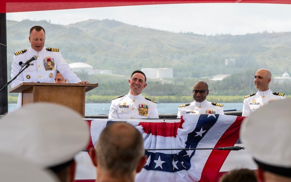 USS Tucson holds change of command