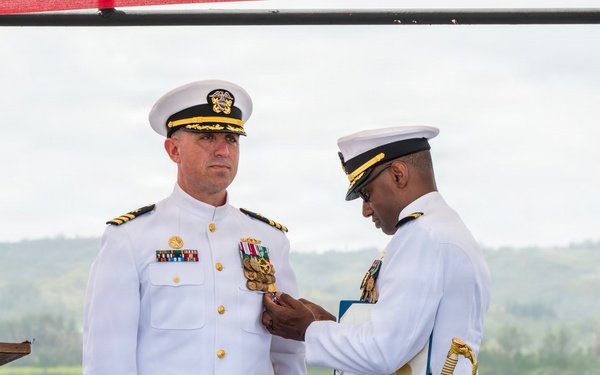 USS Tucson holds change of command