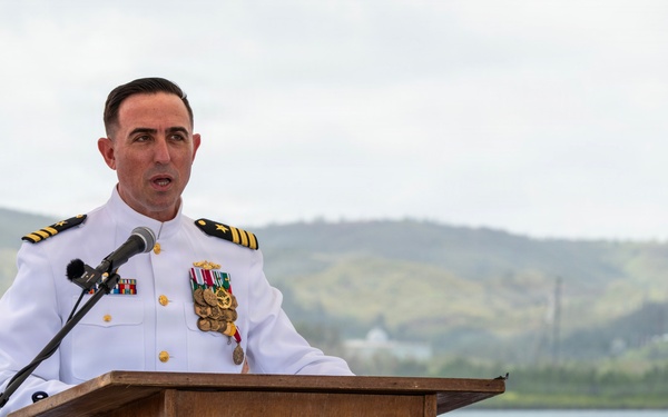 USS Tucson holds change of command
