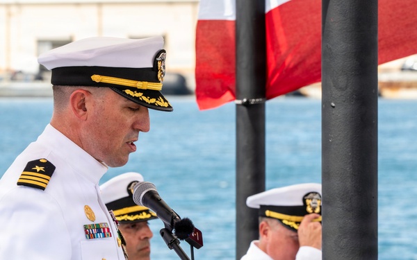USS Tucson holds change of command