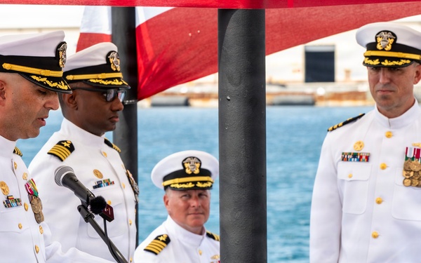 USS Tucson holds change of command