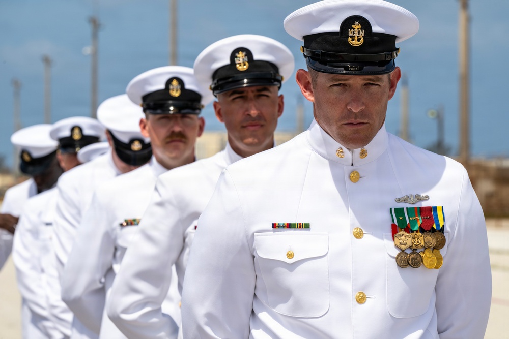 USS Tucson holds change of command
