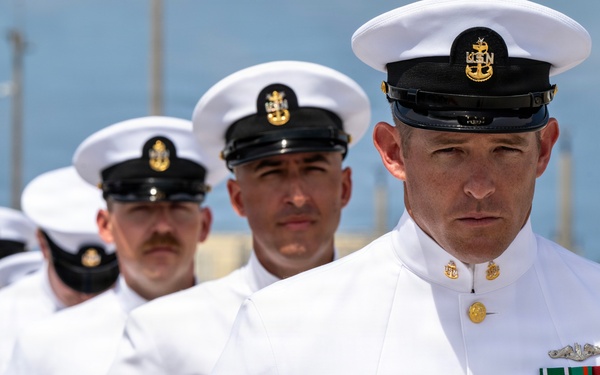 USS Tucson holds change of command