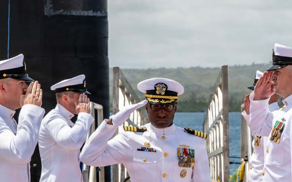 USS Tucson holds change of command