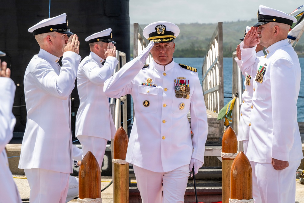 USS Tucson holds change of command