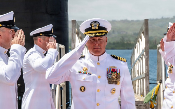 USS Tucson holds change of command