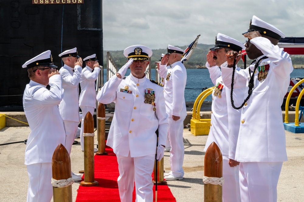 USS Tucson holds change of command