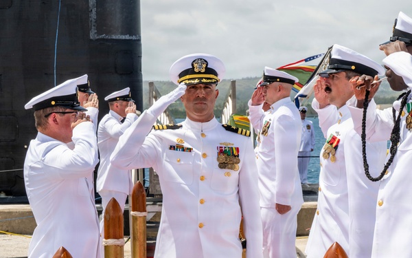 USS Tucson holds change of command