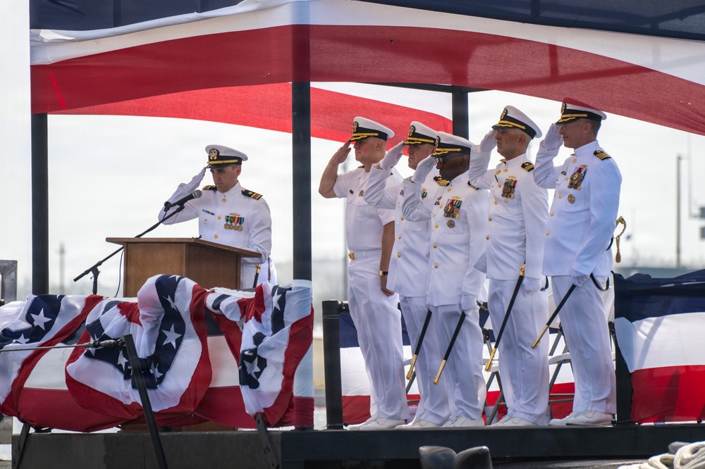 USS Tucson holds change of command