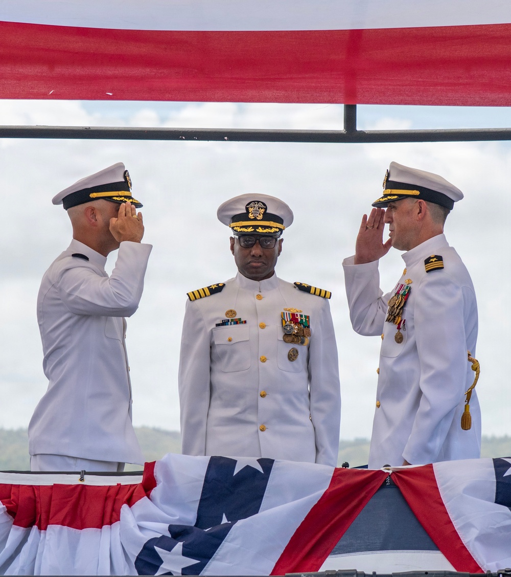 USS Tucson holds change of command