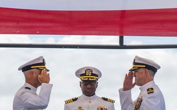 USS Tucson holds change of command