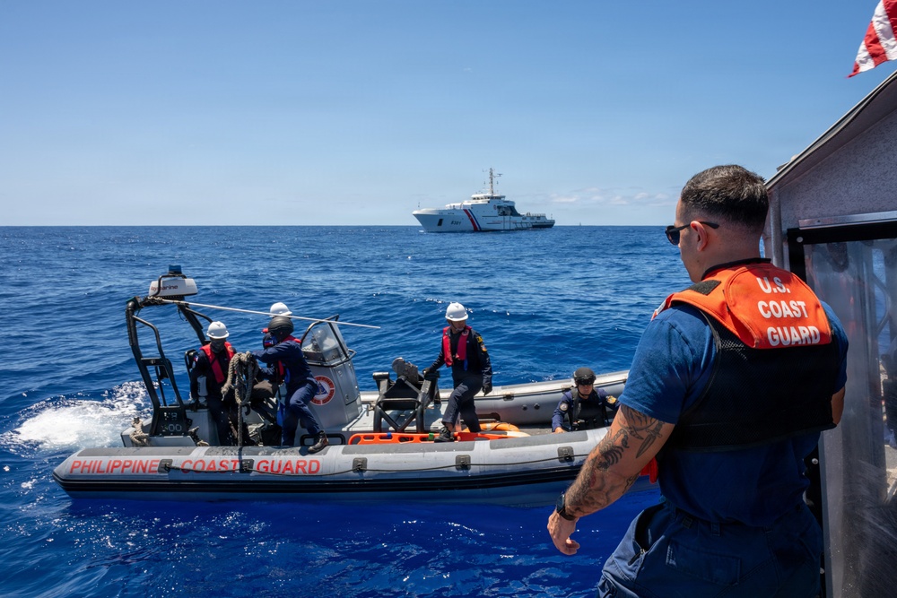 U.S. Coast Guardsmen conduct training with Philippine counterparts during RIMPAC 2026