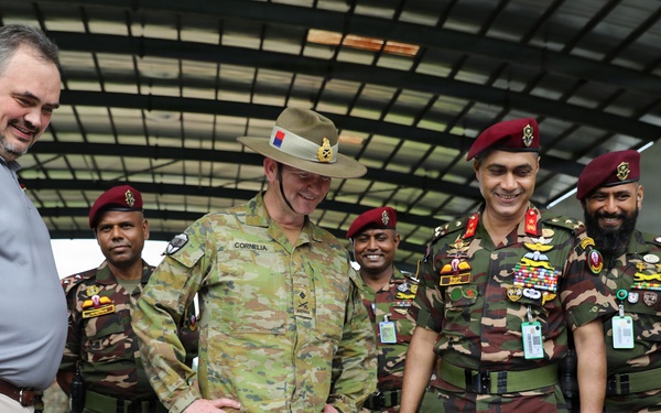 Key leaders and U.S. Soldiers learn Bangladesh Commando survival techniques