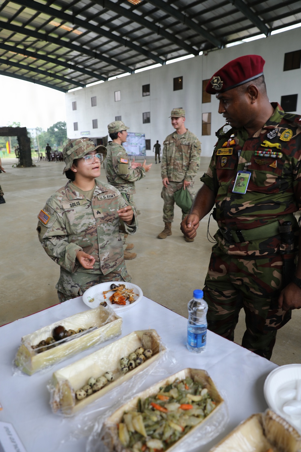 Key leaders and U.S. Soldiers learn Bangladesh Commando survival techniques