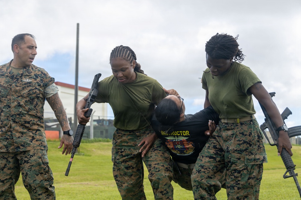 MWSS-172 service members learn casualty care