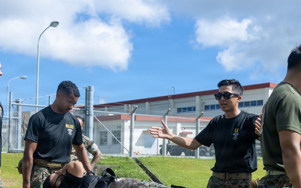 MWSS-172 service members learn casualty care