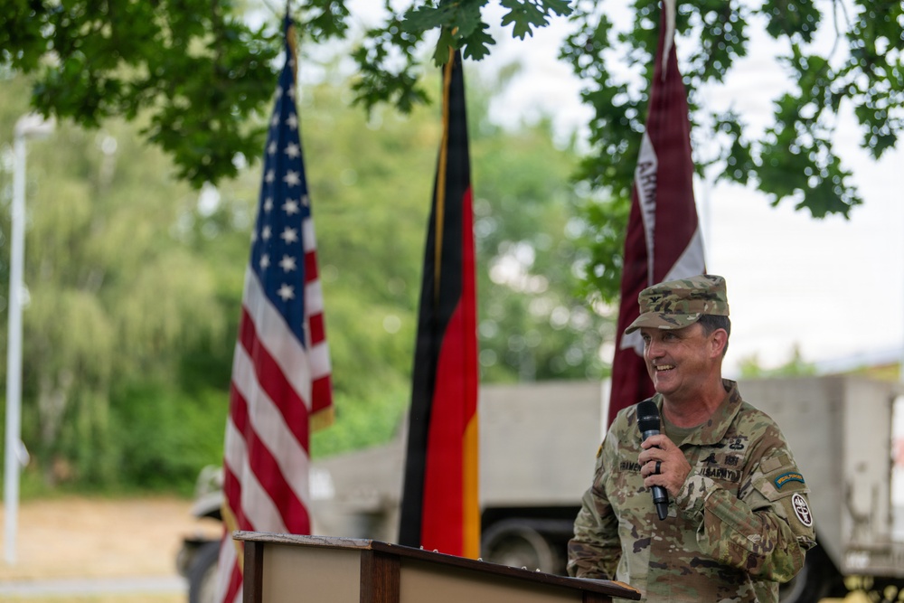 MEDDAC Bavaria HHC Conducts Change of Command Ceremony