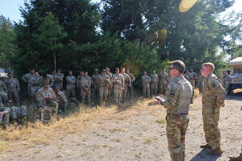 USARPAC Best Squad Competition: Air Assault pre-brief before the air assault