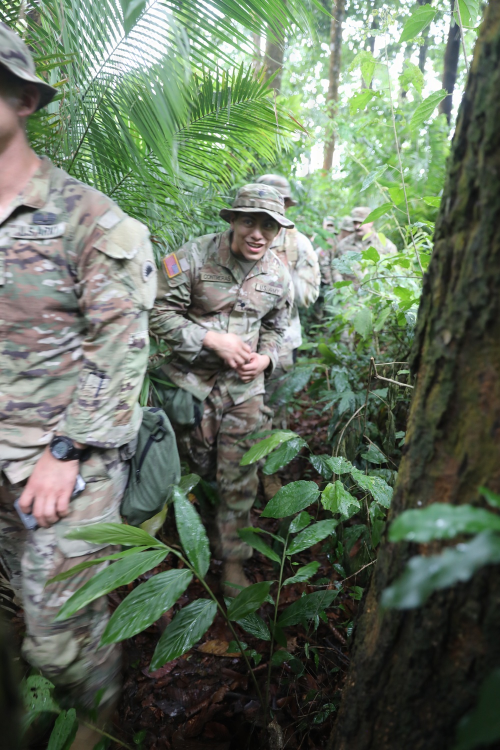 Key leaders and U.S. Soldiers learn Bangladesh Commando survival techniques