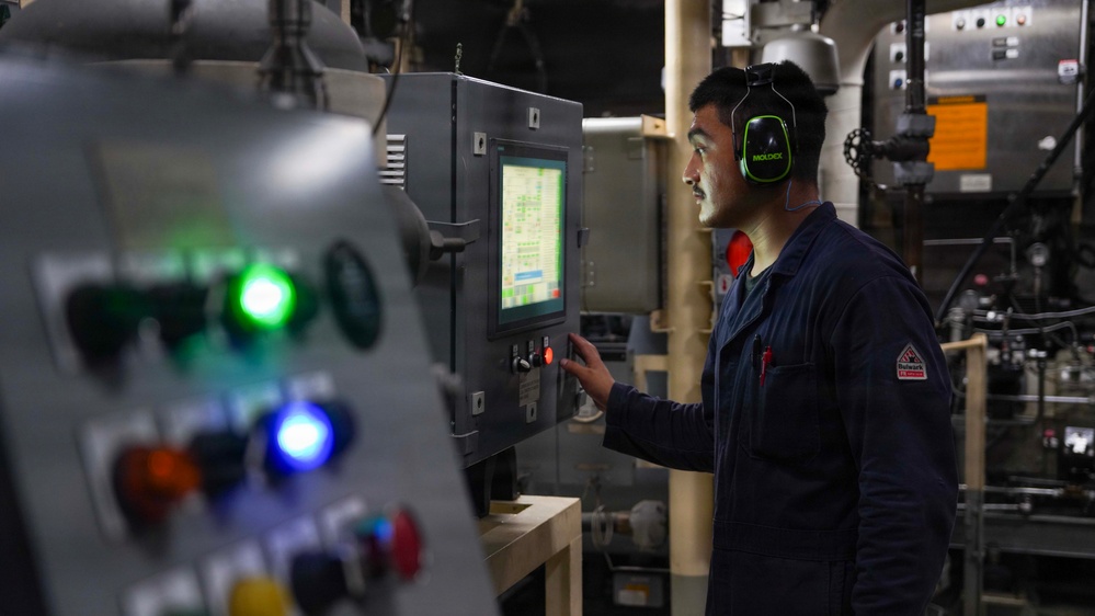 USS Cooperstown Conducts Routine Operations in the Atlantic Ocean.